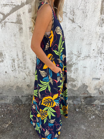 ZUZANNA – LETNIA SUKIENKA W LIŚCIE